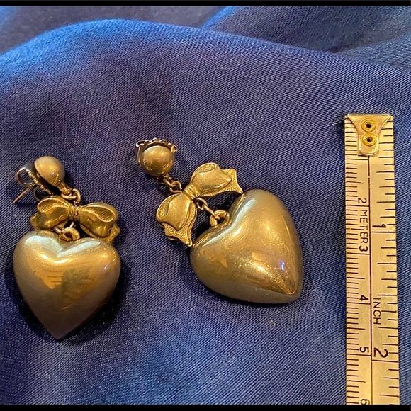 Vintage sterling heart shaped w/ bow earrings - Picture 2 of 2